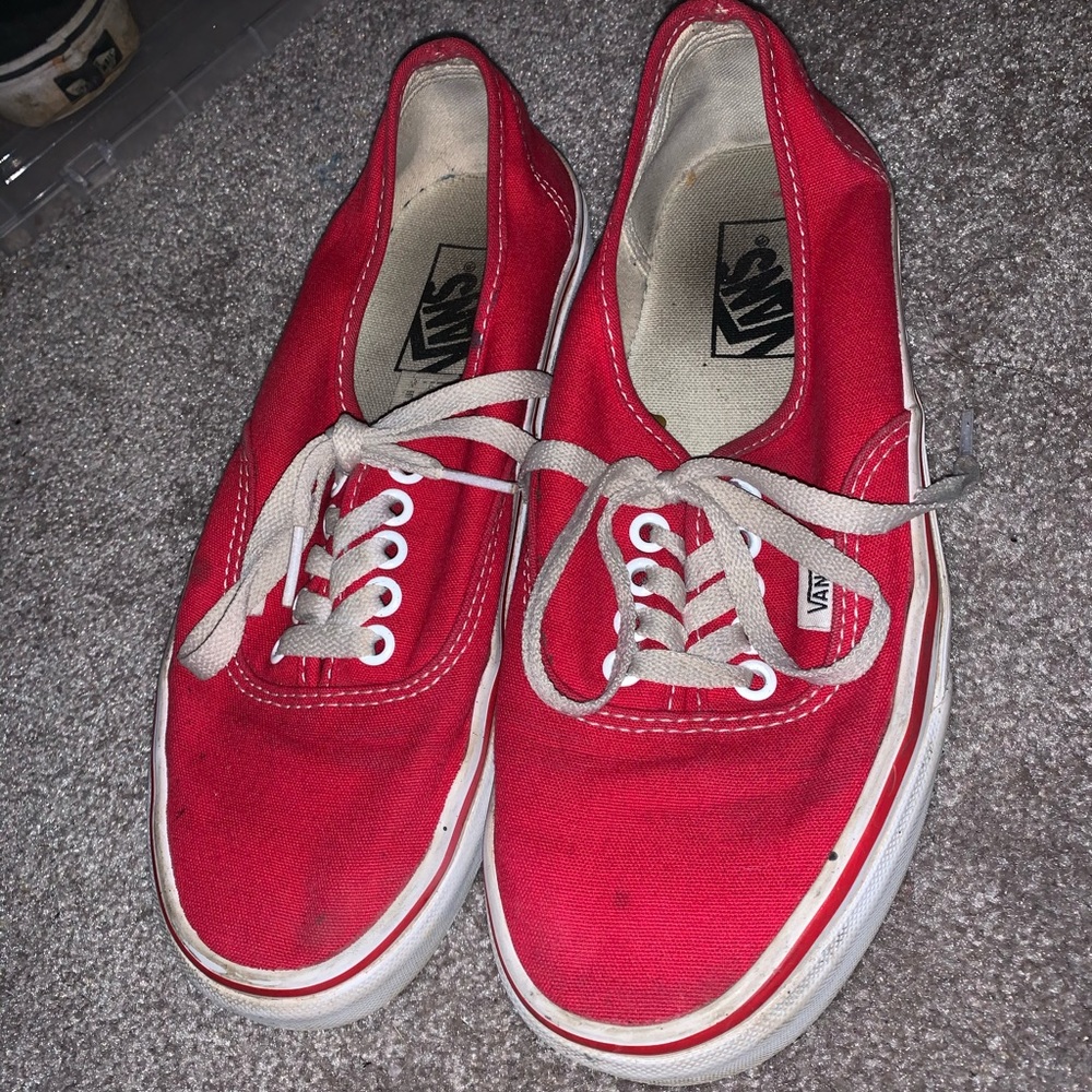 Red and white authentic vans ❤️